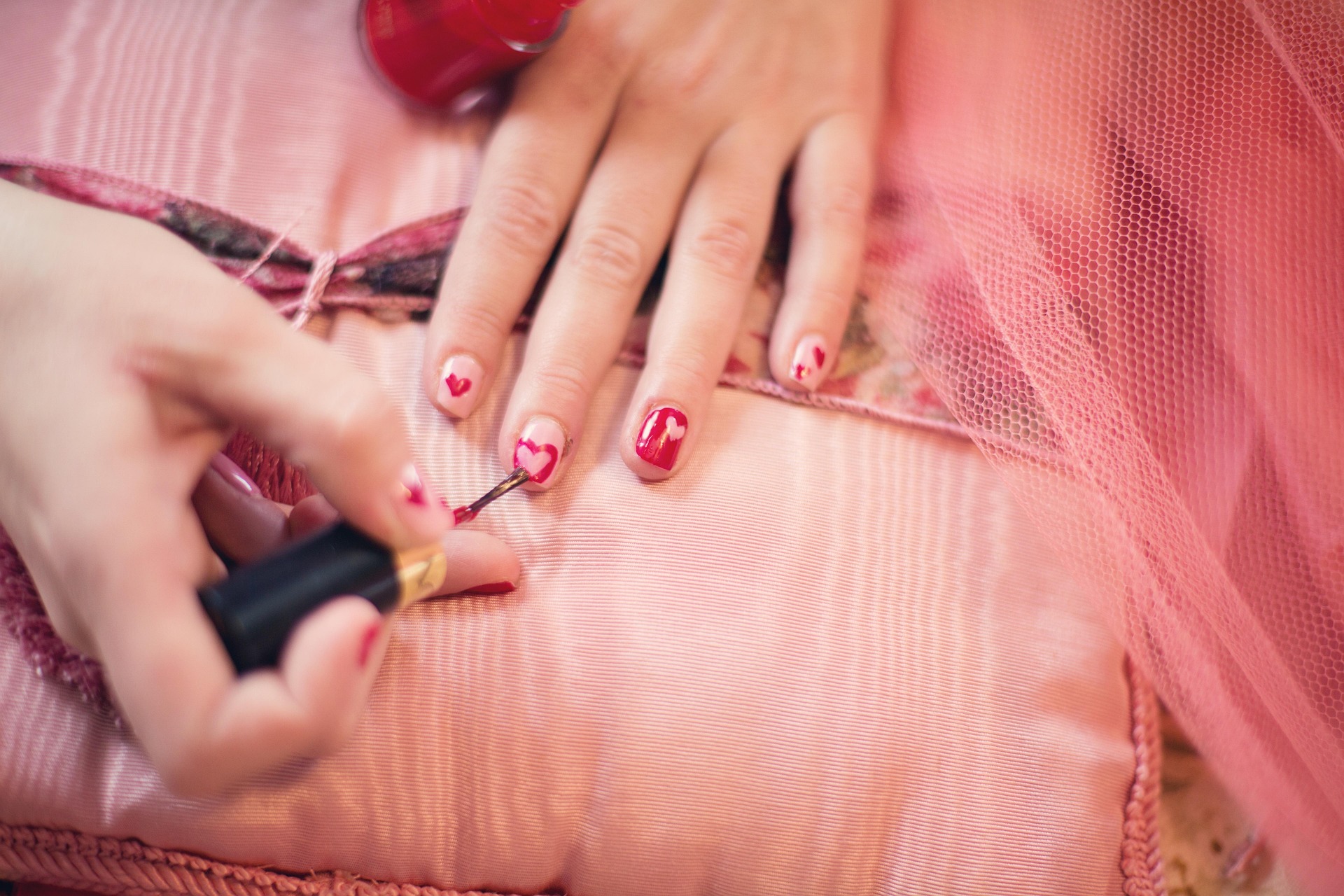 Servicios de uñas y pestañas